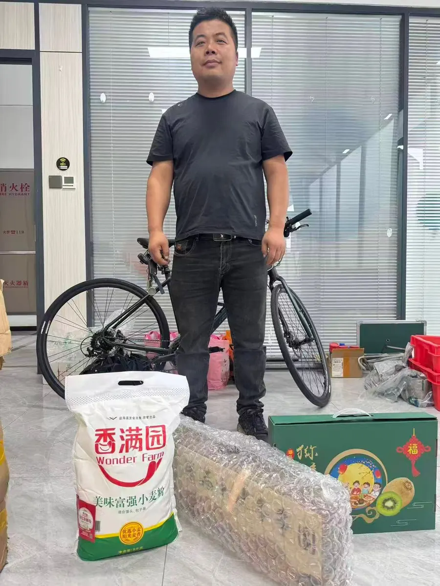 情满中秋：公司为在跑司机发放节日福利